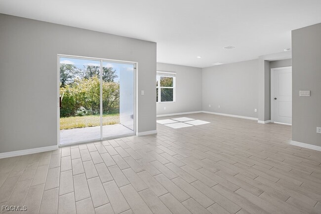 Building Photo - 553 Kingsbury Ln