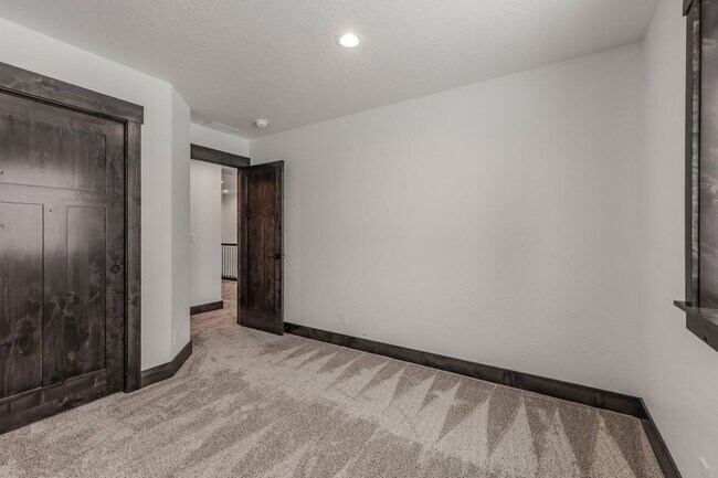 Building Photo - Brand New 3 bed 2.5 townhome