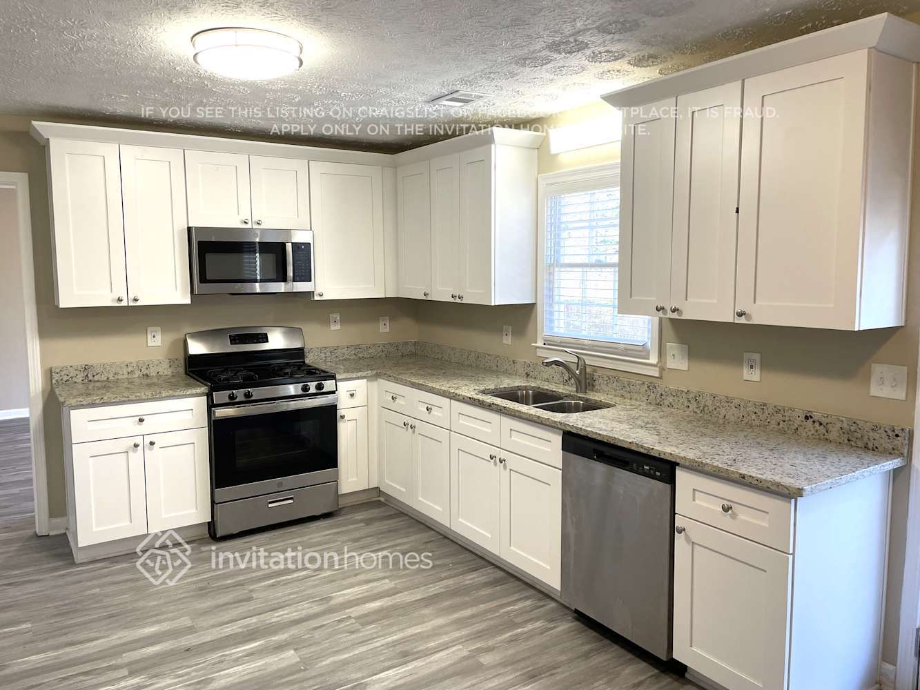 Building Photo - 3840 Arbor Ln SE