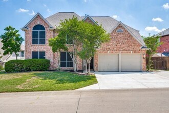 Building Photo - 2704 Crestwood Ln