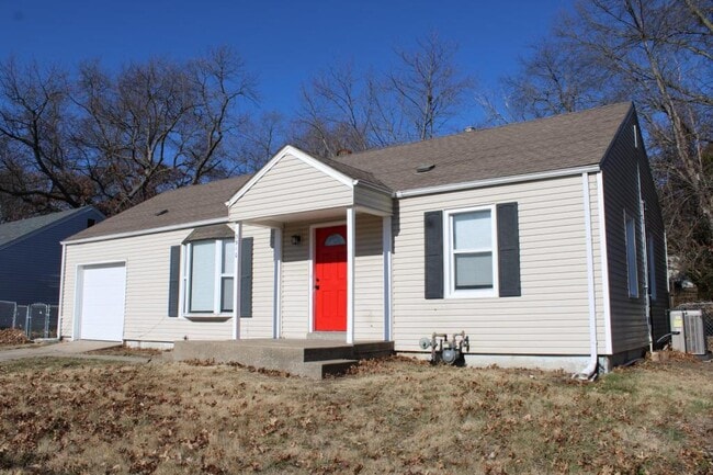 Building Photo - 3910 NE Vivion Rd