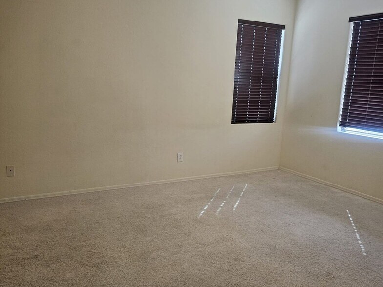 Building Photo - 7716 S 37th Way