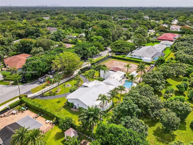 Building Photo - 6900 SW 136th St