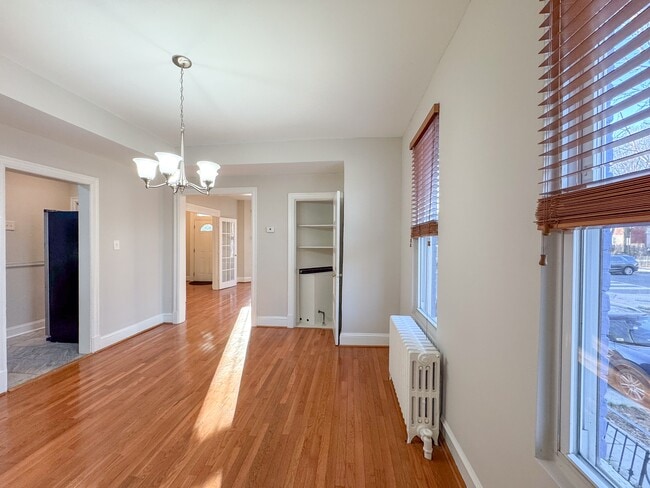 Building Photo - 1013 9th St NE