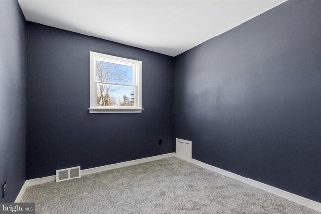 Building Photo - 17 McLaughlin Dr