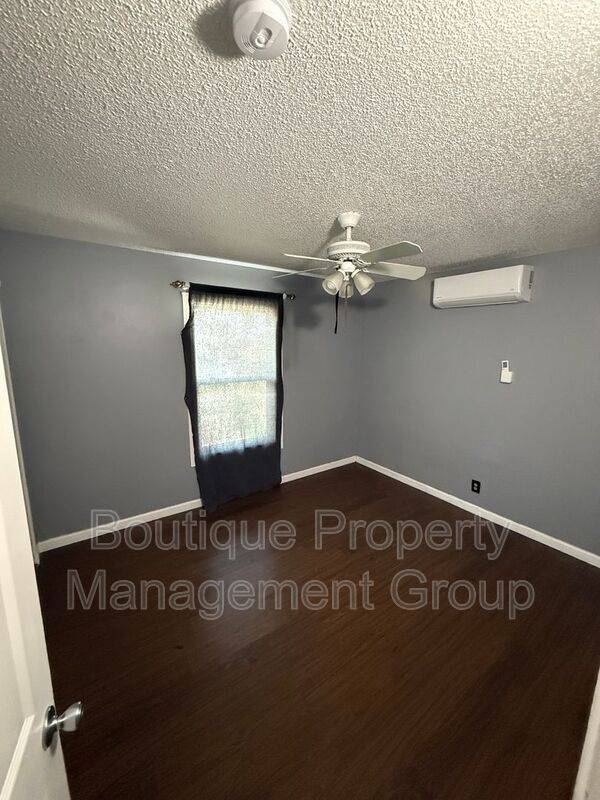 Building Photo - 1348 E 213th St