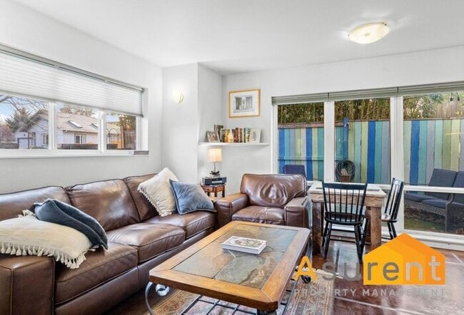 Building Photo - Stylish Ashland One Bedroom Townhouse with Private Patio and Radiant Heated Floors