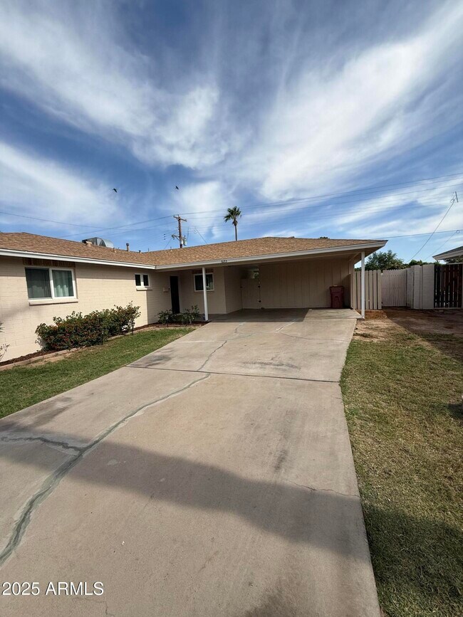 Primary Photo - 6213 E Earll Dr