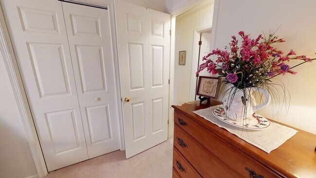 Building Photo - Short Term Furnished House