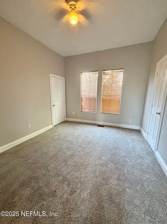 Building Photo - 311 E 6th St