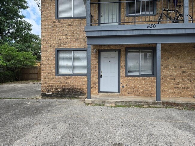 Building Photo - 530 W Hopkins St