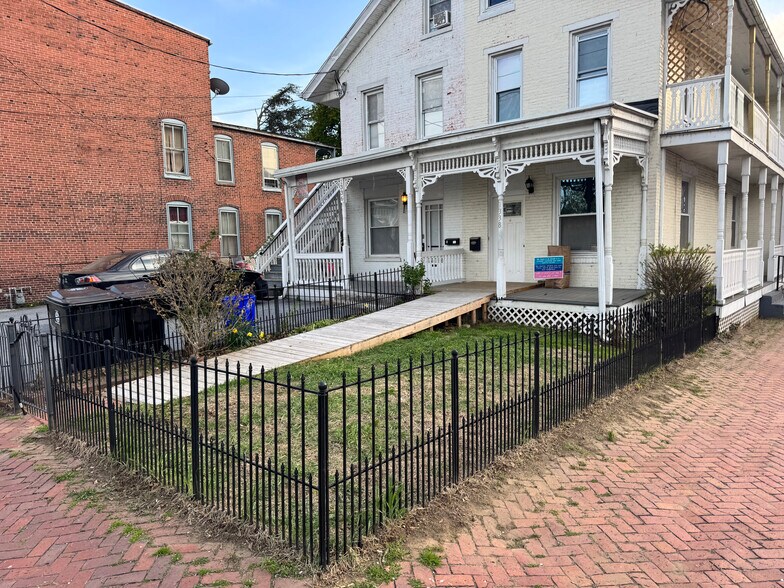 Fenced Front Yard - 1338 Susquehanna St