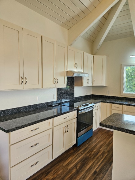 Building Photo - 140 Kaupea St