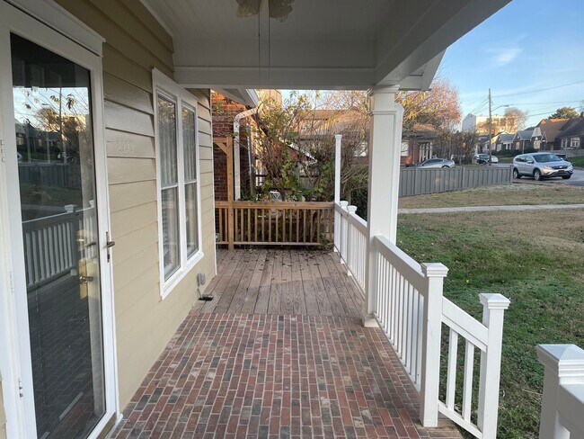 Building Photo - Historic Home 3BR / 2BA Detached Garage, W...