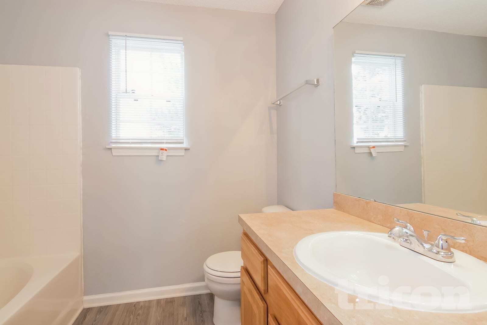 Building Photo - 255 Legend Oaks Dr