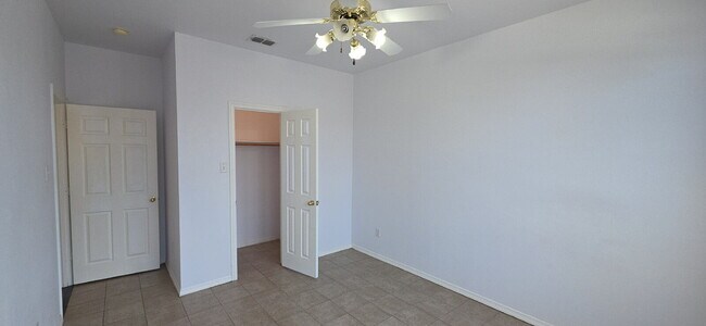 Building Photo - Large 4 Bedroom in Kennedale ISD