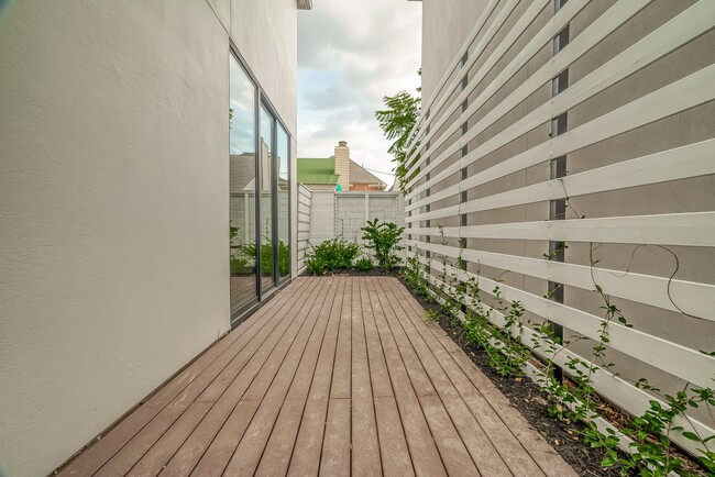 Building Photo - Beautiful contemporary home in the sought-...