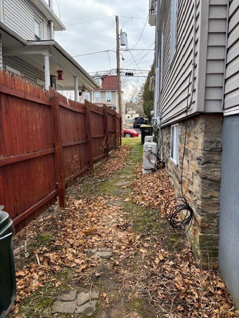 Building Photo - 8 Cherry St