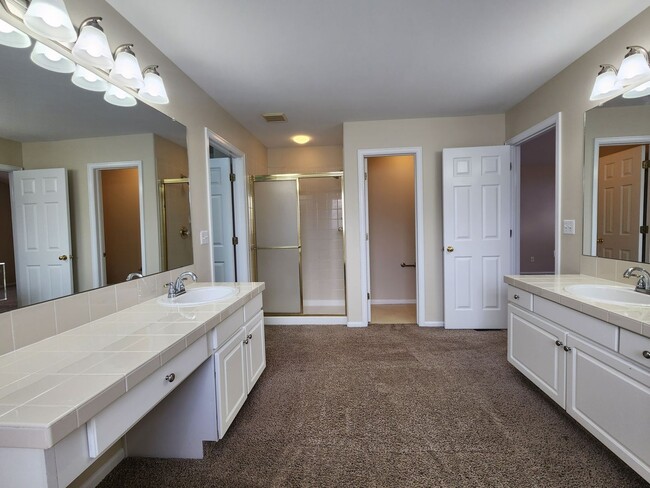 Building Photo - Great Saddle Rock Heights Home! 5 Bedroom ...