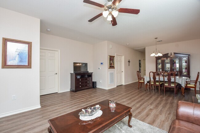 Building Photo - 205 De Koven St