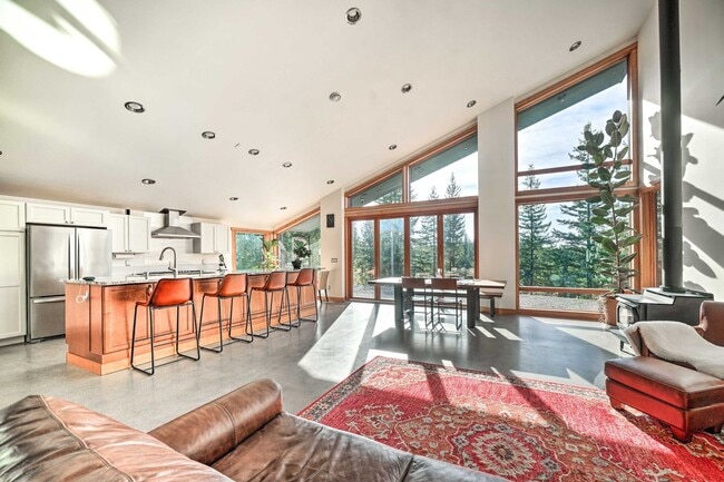Building Photo - 5bd/3.5ba Monroe Home