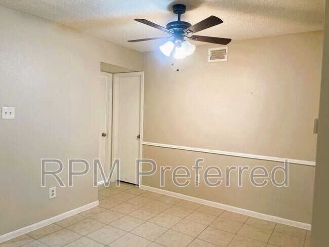 Building Photo - 2800 Jeanetta St