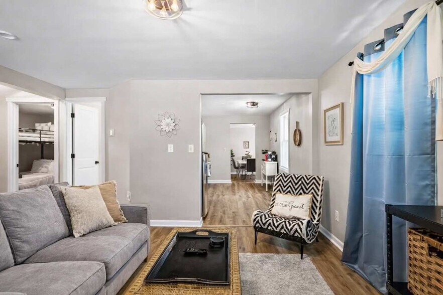 Building Photo - 7525 Lake Rd E