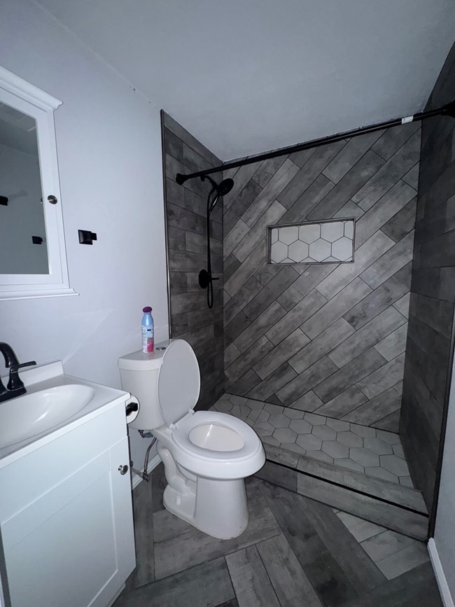 Building Photo - 2700 Cumberland Rd