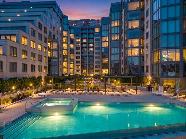 Building Photo - 9 Ave at Port Imperial