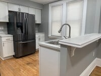 Building Photo - Beautiful 4 Bedroom 2 Bathroom Home in Minneapolis!