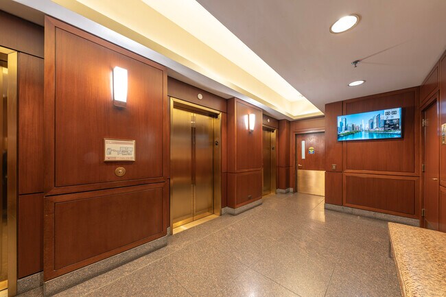 Building Photo - 401 E Ontario St