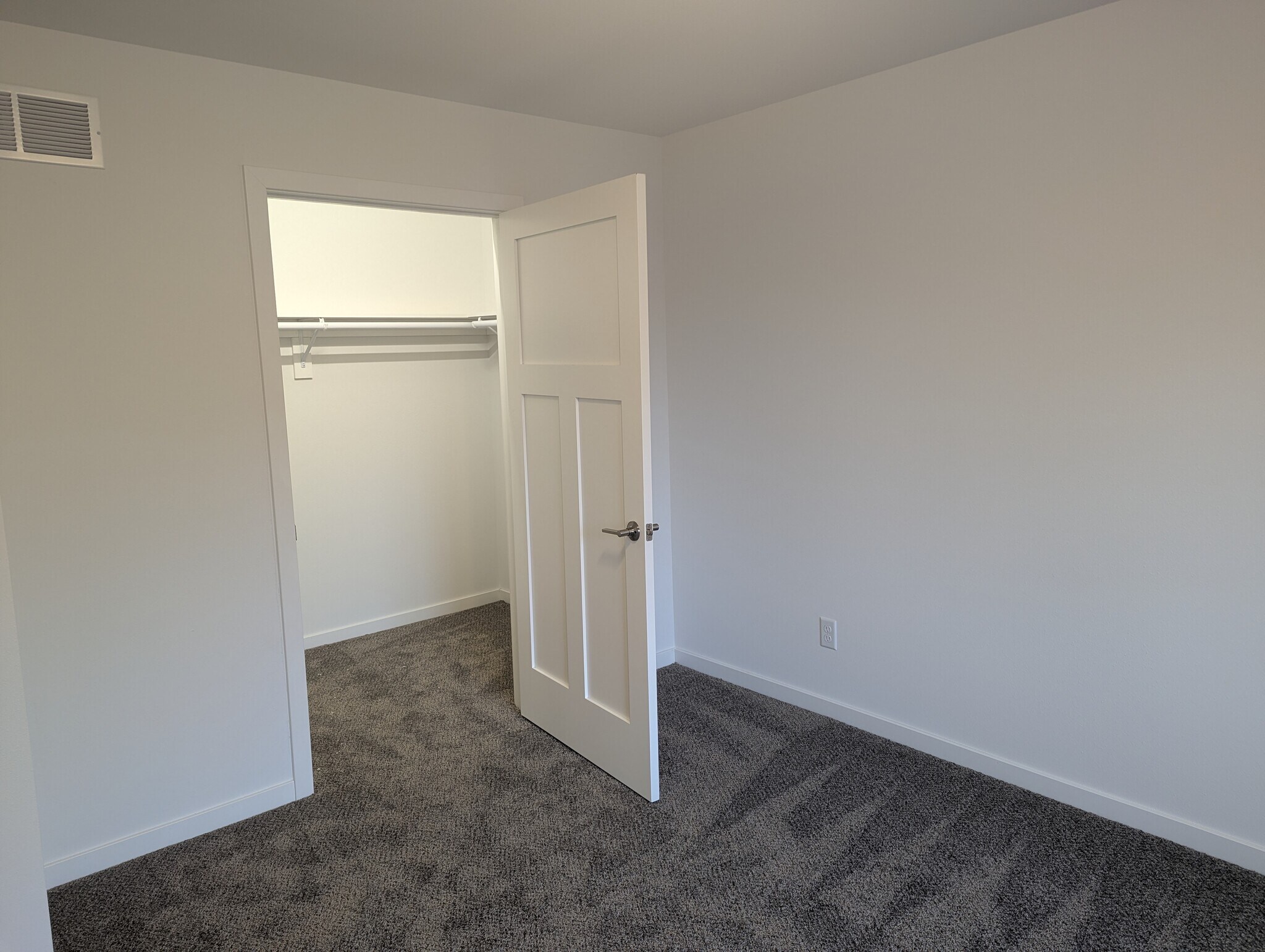 Building Photo - 132 Chalet Dr