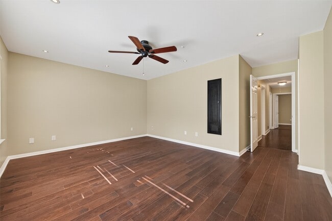 Building Photo - 2815 Bermuda Dunes Dr