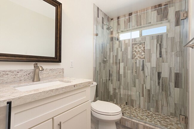 Building Photo - Modern Condo West of PCH!