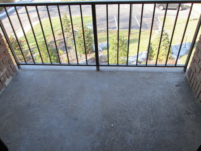 Building Photo - Updated 2Bed/2Bath Top-Floor Towson Condo ...
