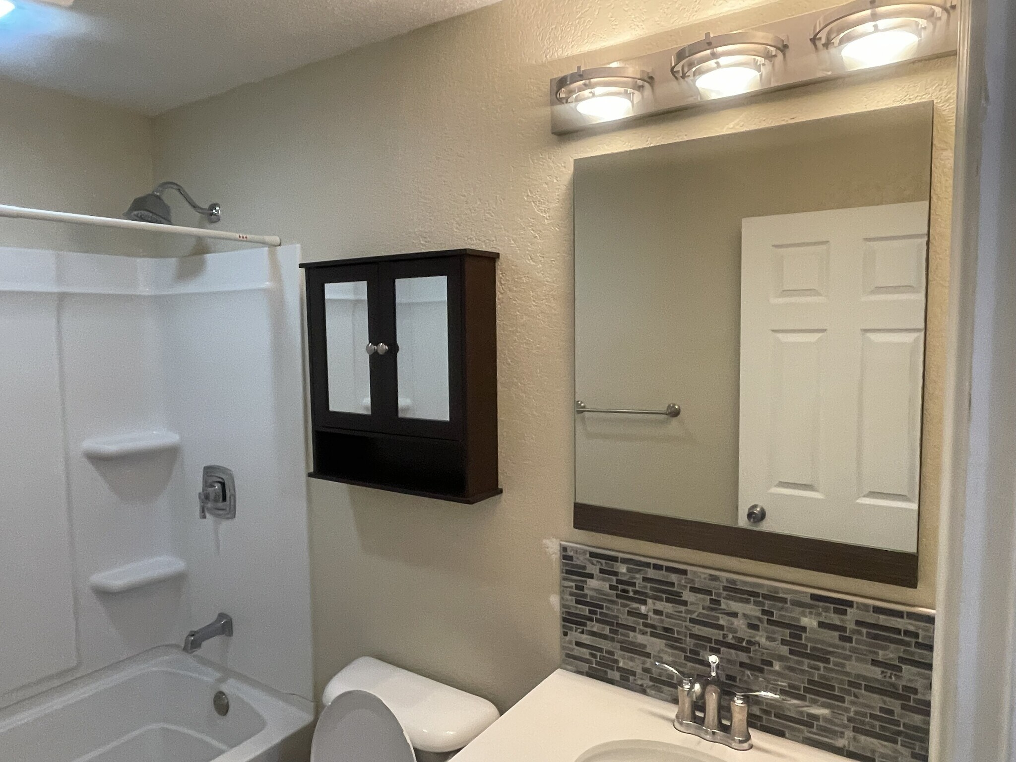 Building Photo - 2560 Lisa Dr