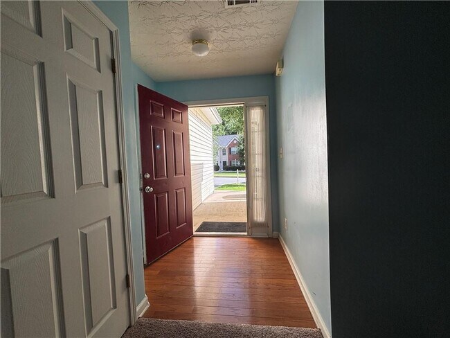 Building Photo - 3287 Baymount Way