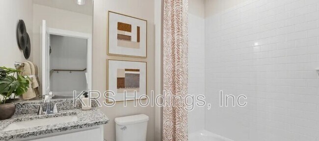 Building Photo - 3738 District Dr