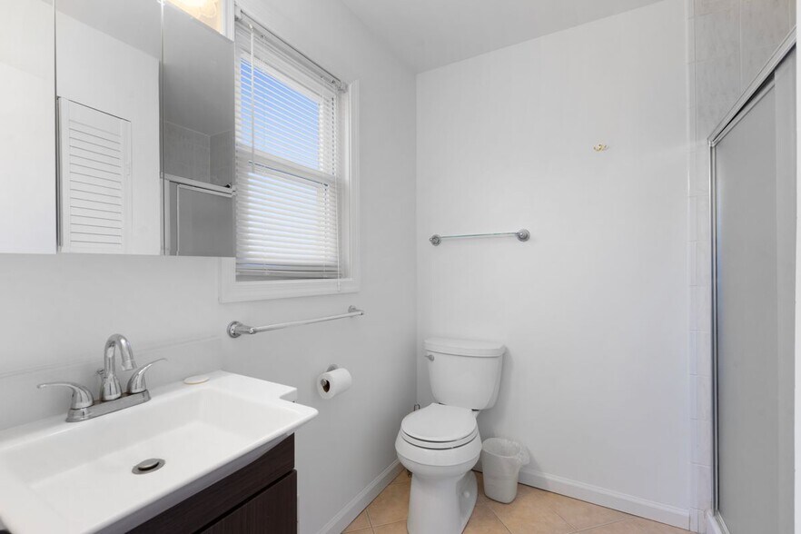 Building Photo - 2636 East Side Dr