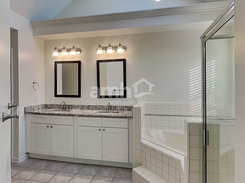 Building Photo - 791 Gardenside Cir SE