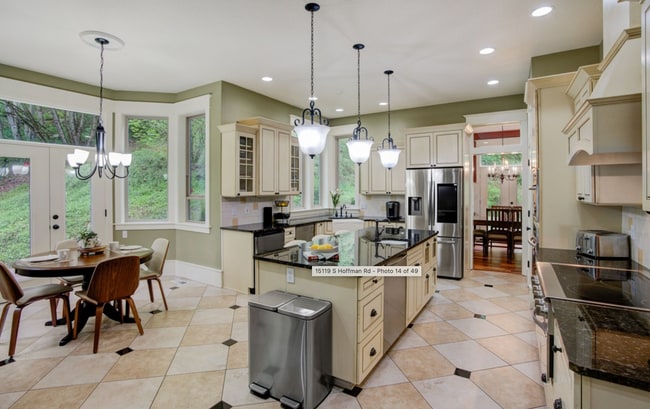 Building Photo - 4 bed/4bath, 5000sqft, adult home? Sober living? Barton Park!