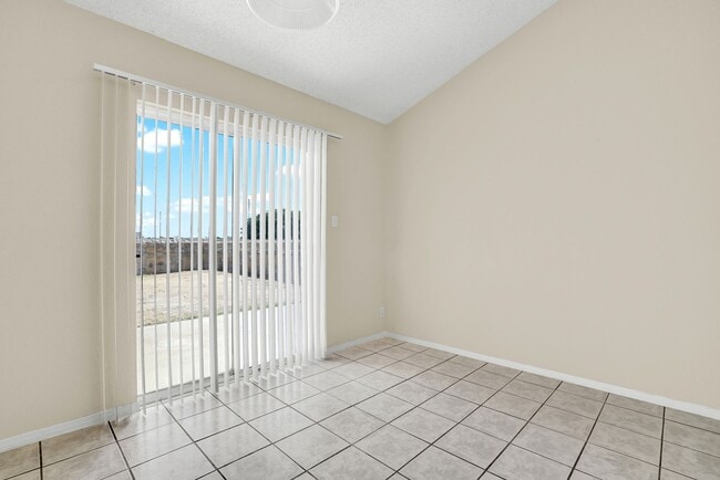 Building Photo - Eastside 2 Bedroom 2 Bath