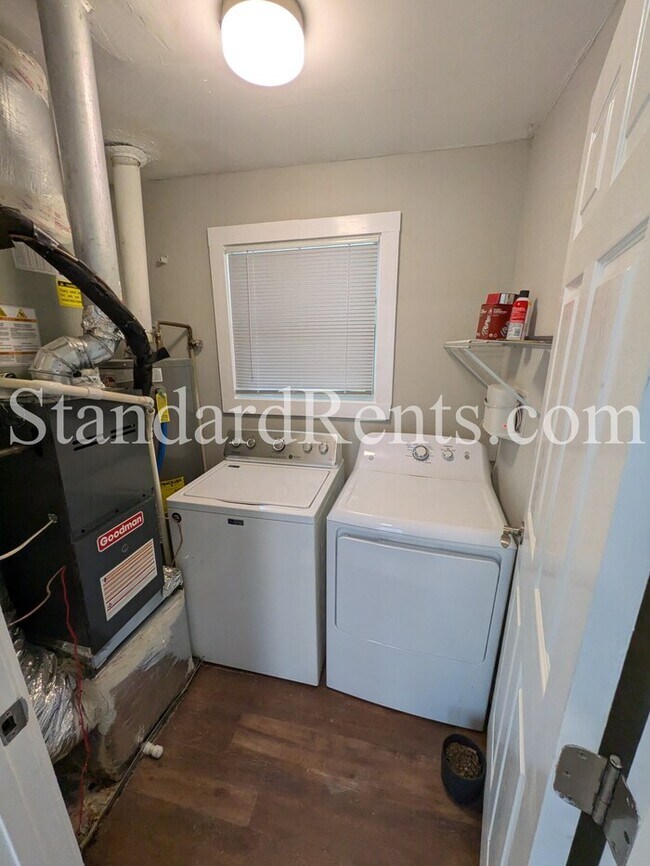 Building Photo - 1770 Wenlock St NW