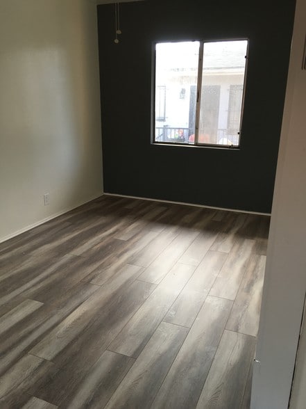Dining area - 11702 Crenshaw Blvd