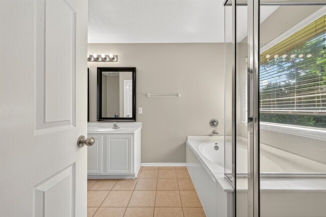 Building Photo - 110 N Burberry Park Cir