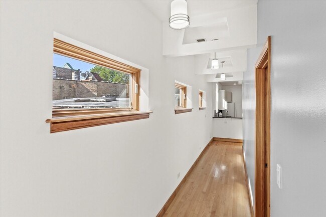 Building Photo - 911 N Fairfield Ave