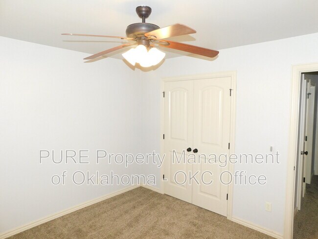Building Photo - 1100 Kelsi Dr