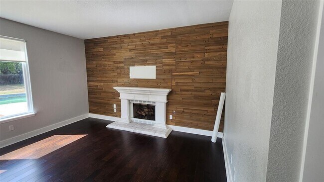 Building Photo - 8404 Tetbury Cove