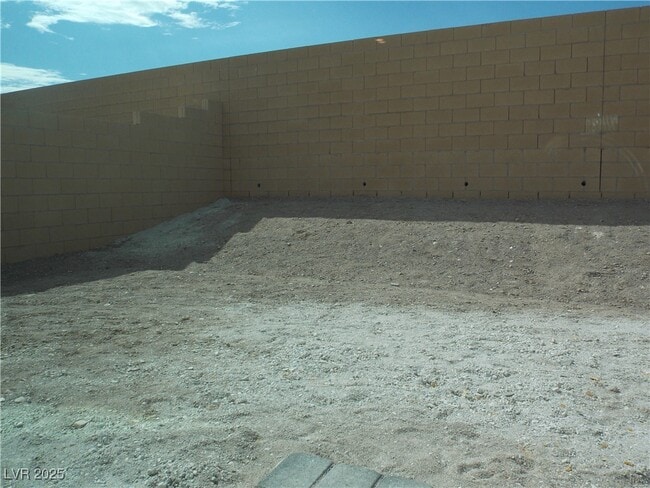 Building Photo - 565 Ruby Robin Ave