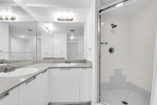 Building Photo - 2 bedroom in North Bay Village FL 33141